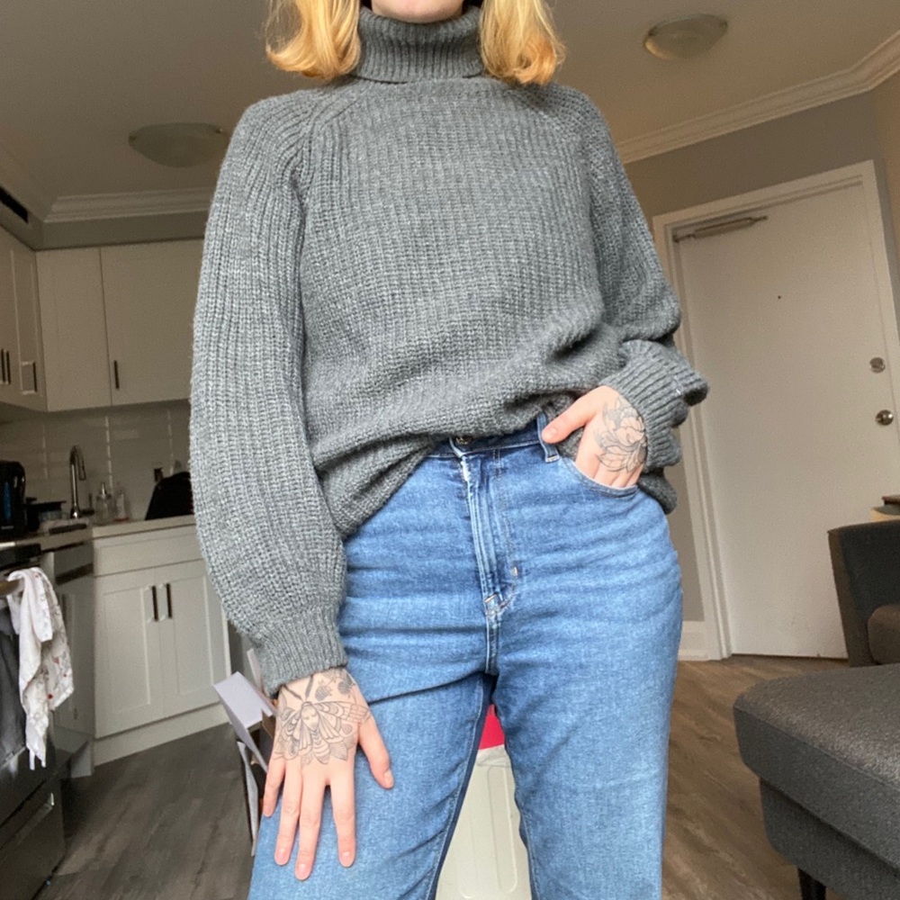 AE gray knit turtleneck
